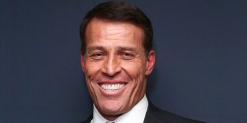 Tony Robbins Net Worth