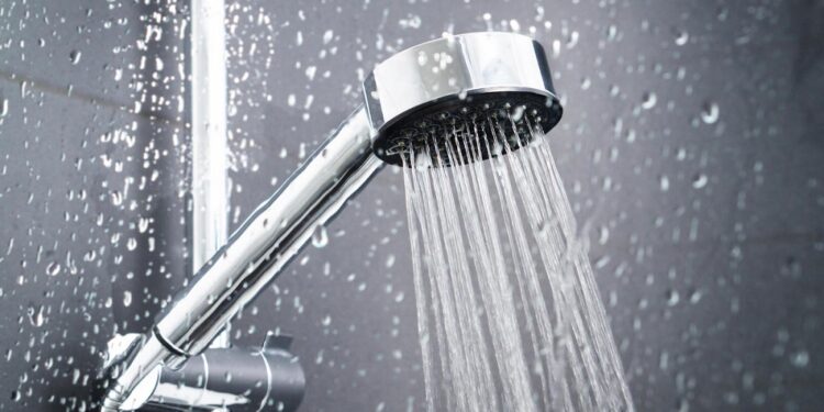 Reasons why you should stop taking hot showers