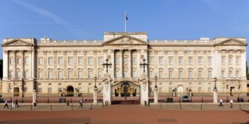 Top 20 largest palaces in the world