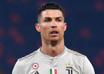 Top 20 football players with the most career goals