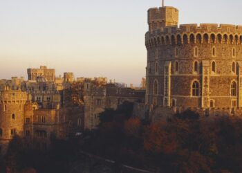 Top 10 largest castles in the world