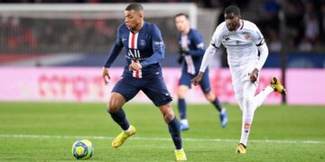 Top 10 fastest football players in the world