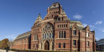 Top 10 universities with the most billionaire alumni in the world