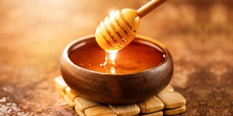 Hur man skiljer falskt från äkta honung