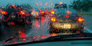 How to drive safely in the rain