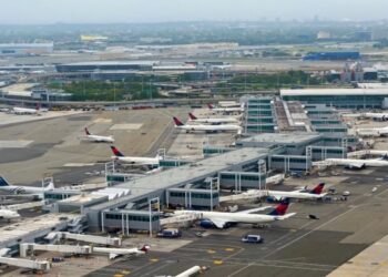 Top 20 countries with the most airports in the world